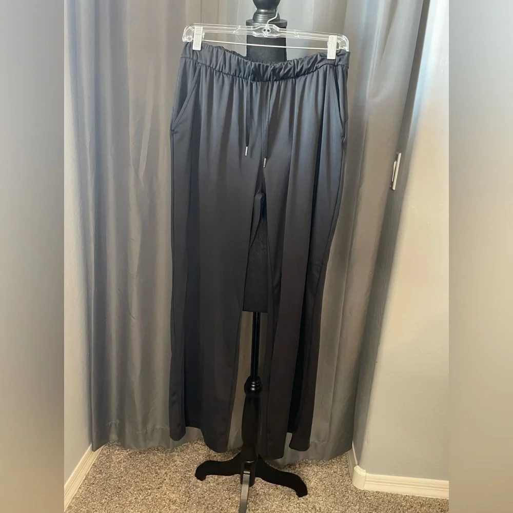 7. Men’s Athletic Pants, Size 28L, EUC